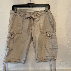 b.u.m. equipment shorts size 10